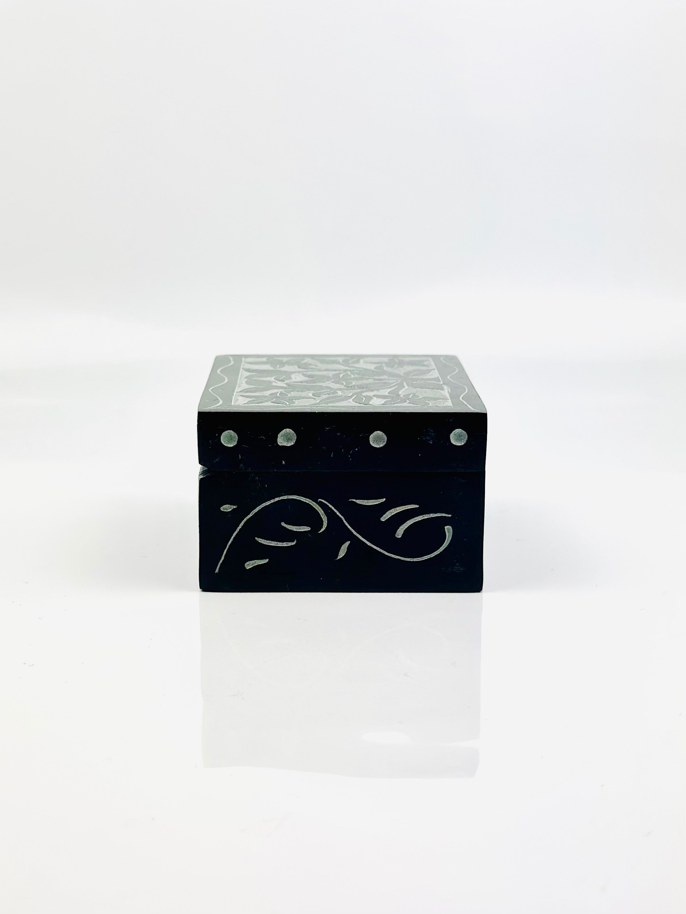 Noir Daisy Hand Carved Soapstone Box – 4"L x 3"B x 1.8"H - Tejo